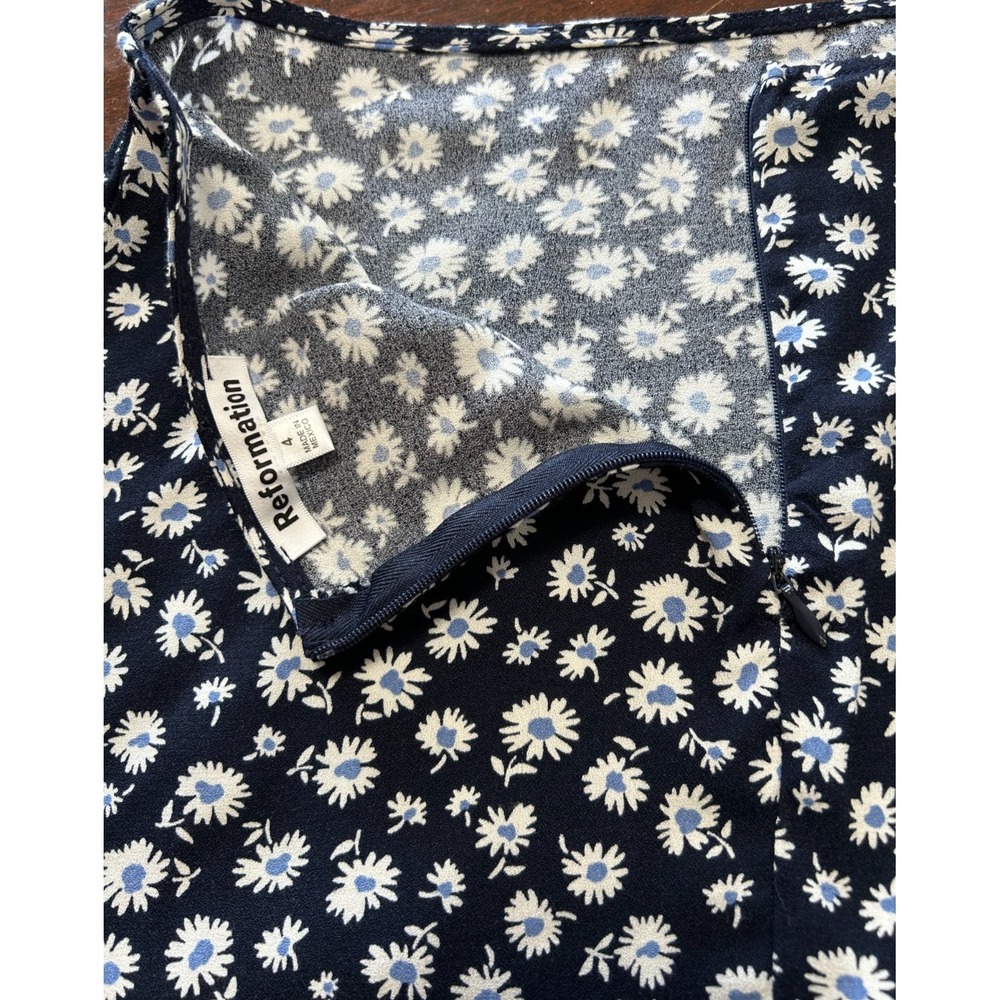 Reformation Mini Skirt Size 4 Navy Daisy Floral Back Zip Un-Lined No Slit EUC - Picture 9 of 12